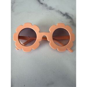 Lacey Lane coral sunnies flower shaped sunglasses girls 2-5 year summertime 70s